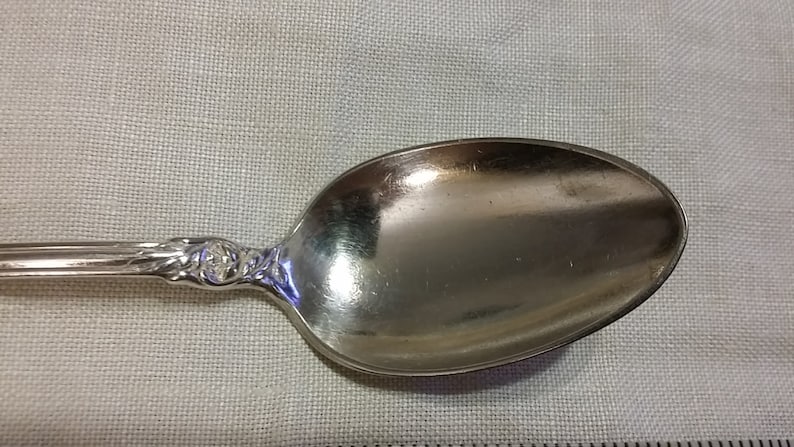 Silver plate Hanover pattern teaspoons circa 1901 by Wm Rogers company approximately 6 inches