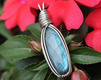 Flashy Labradorite Wire Wrapped Pendant // Sterling Silver // Labradorite Pendant/ gemstone jewelry / gemstone Necklace // Blue gemstone