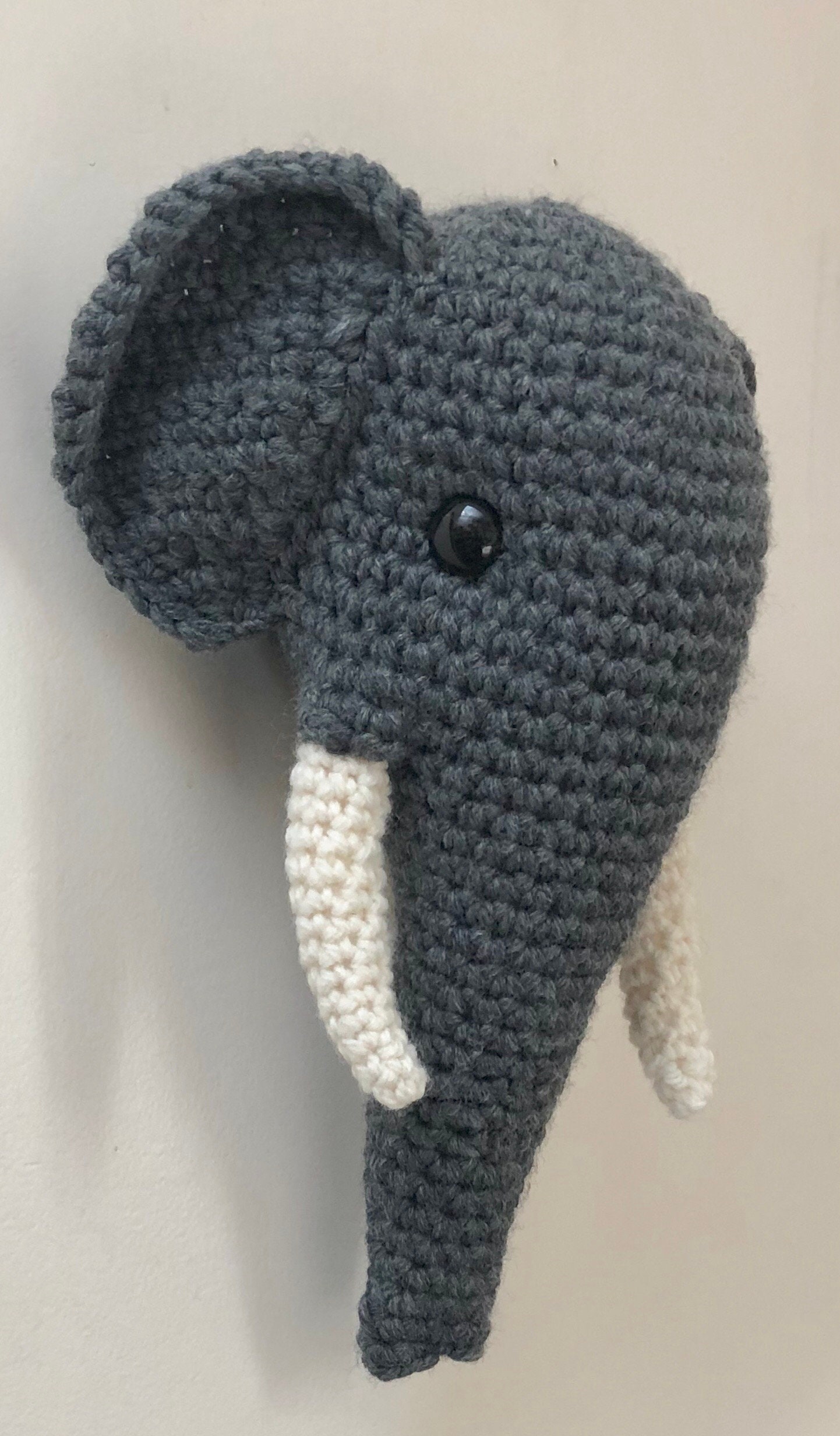Crochet Big Elephant Head Wall Mount Trophy Dark Grey/ Tète d'éléphant Au Crochet Gris Foncé , Style