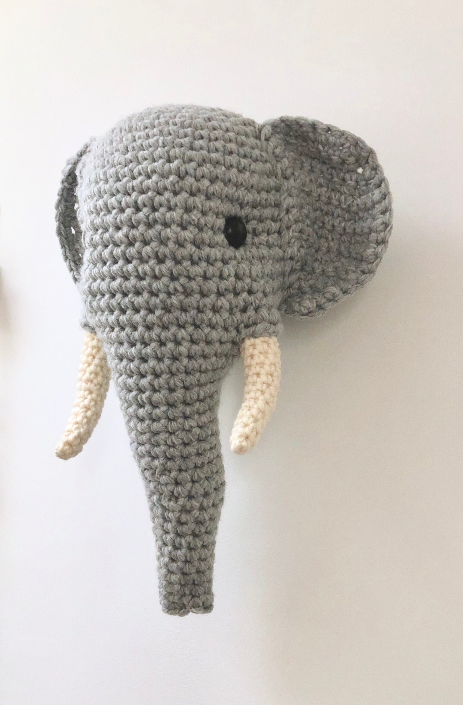 Crochet Very Big Elephant Head Wall Mount Trophy Light Grey/ Très Grande Tète d'éléphant Murale Gris