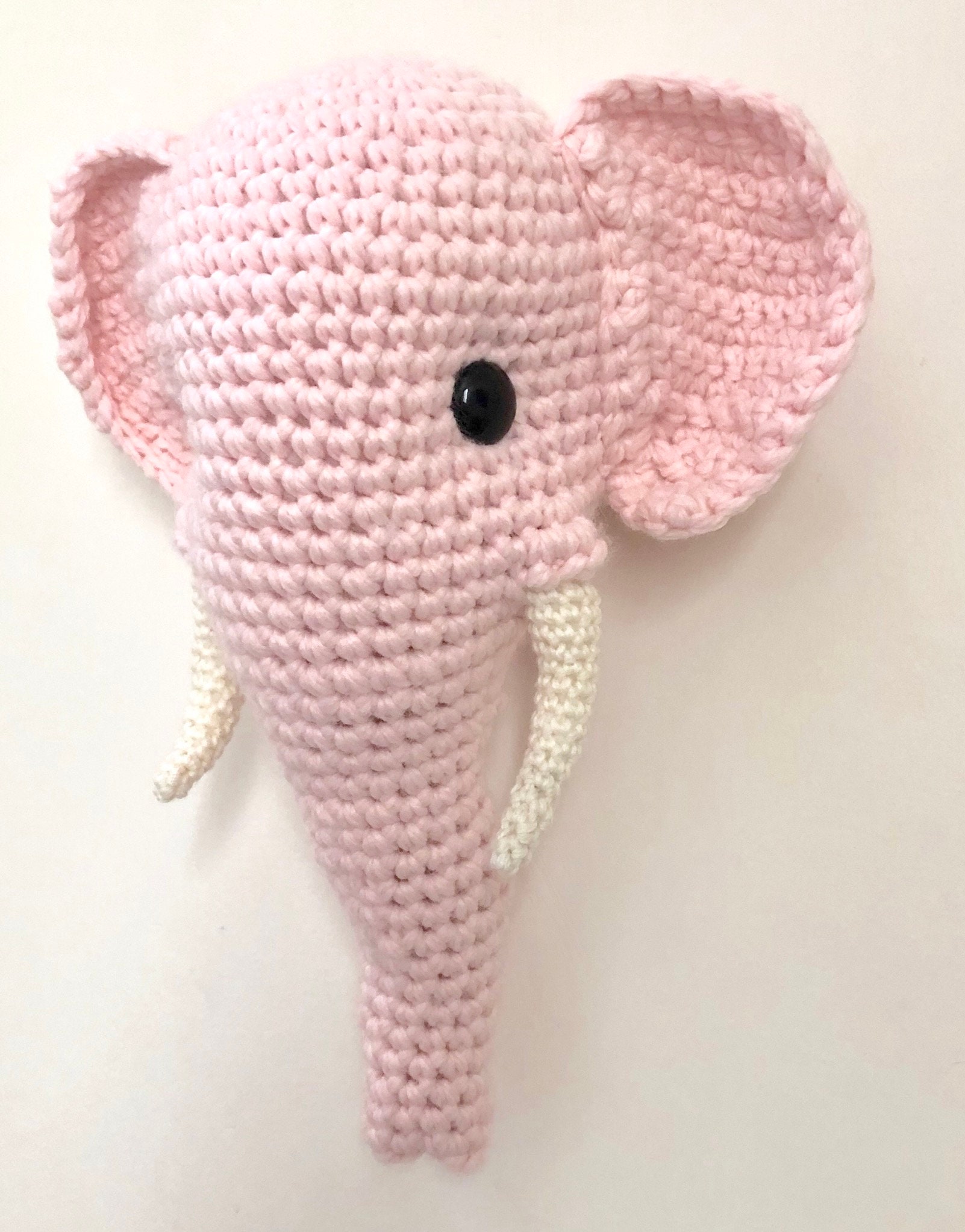 Crochet Big Elephant Head Wall Mount Trophy Light Pink/ Tete d'éléphant Rose Pale Au Crochet, Style 