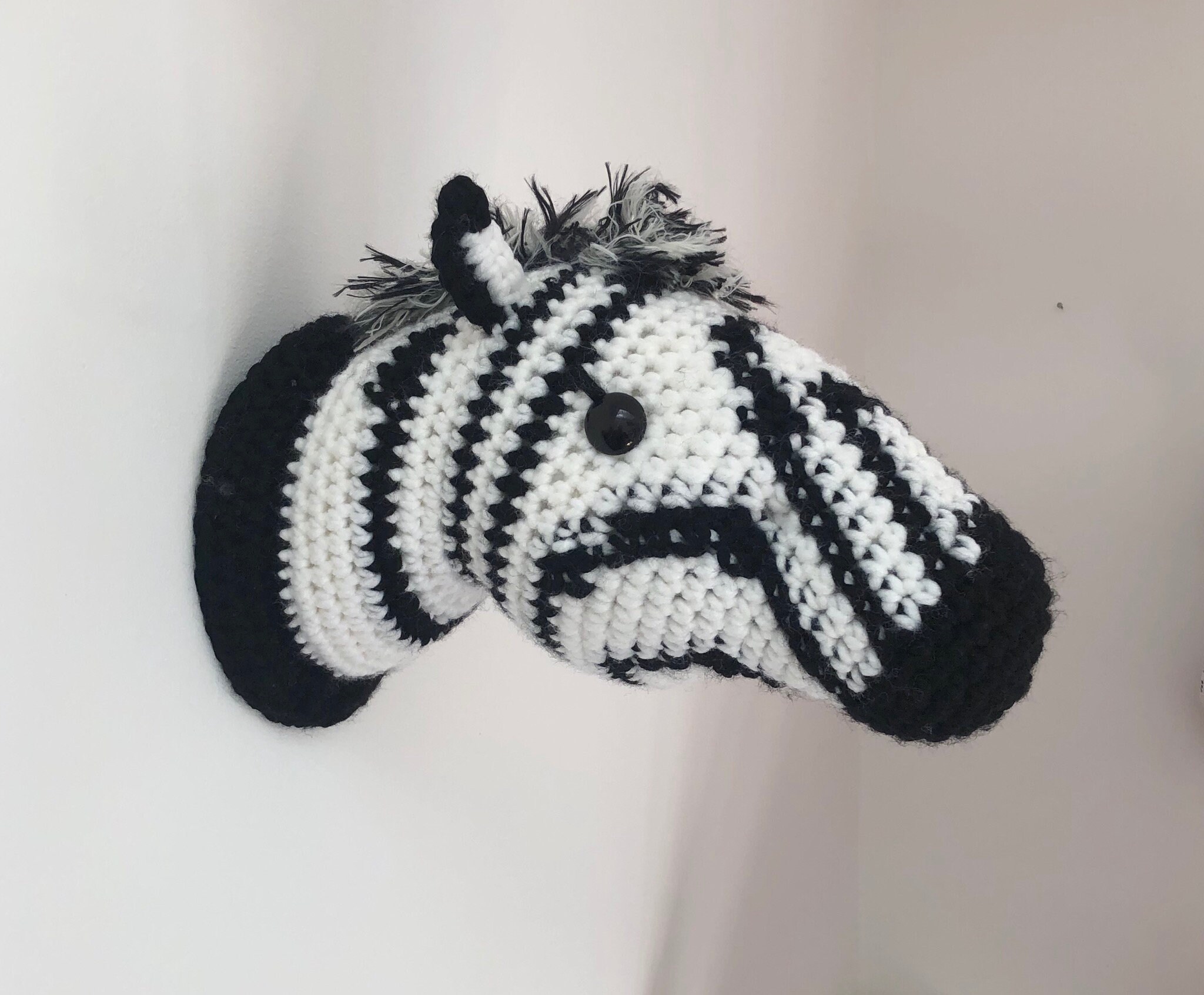 Crochet Zebra Head Wall Mount Trophy/ Tète de Zèbre Au Crochet, Style Trophée