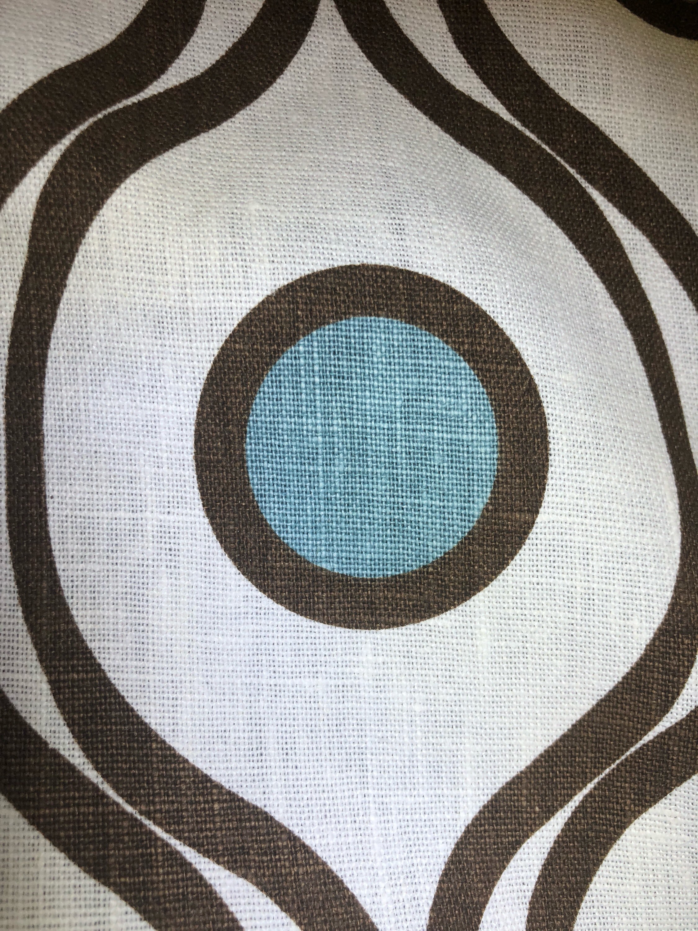 幾何学模様のリネンシャワーカーテン：ティール＆ブラウンの