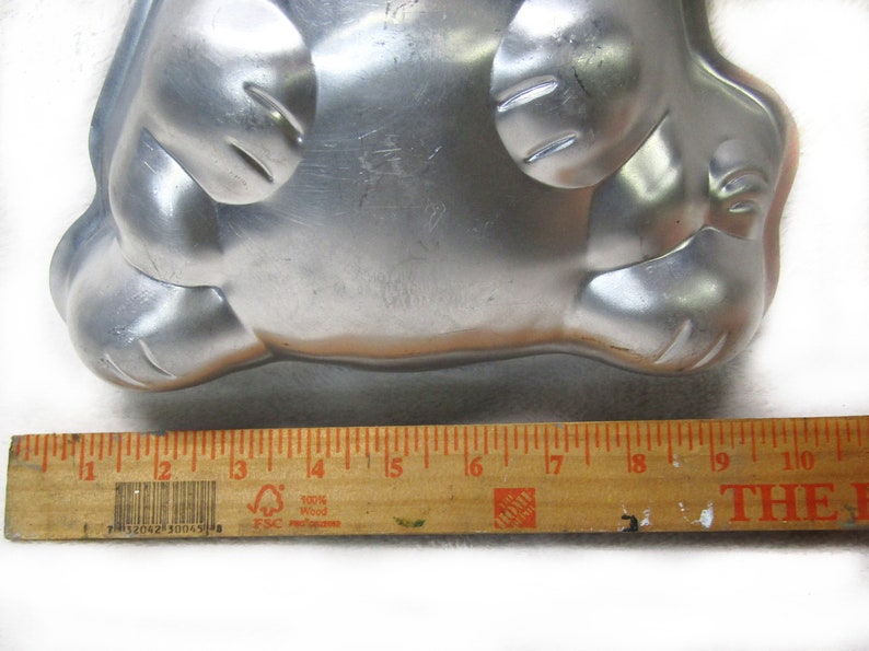 Bunny cake pan Wilton 1989 Cake Pan, Easter Bunny Cake pan Baking Pan Aluminum Baking Mold, Cake To Decorate 14 image 8