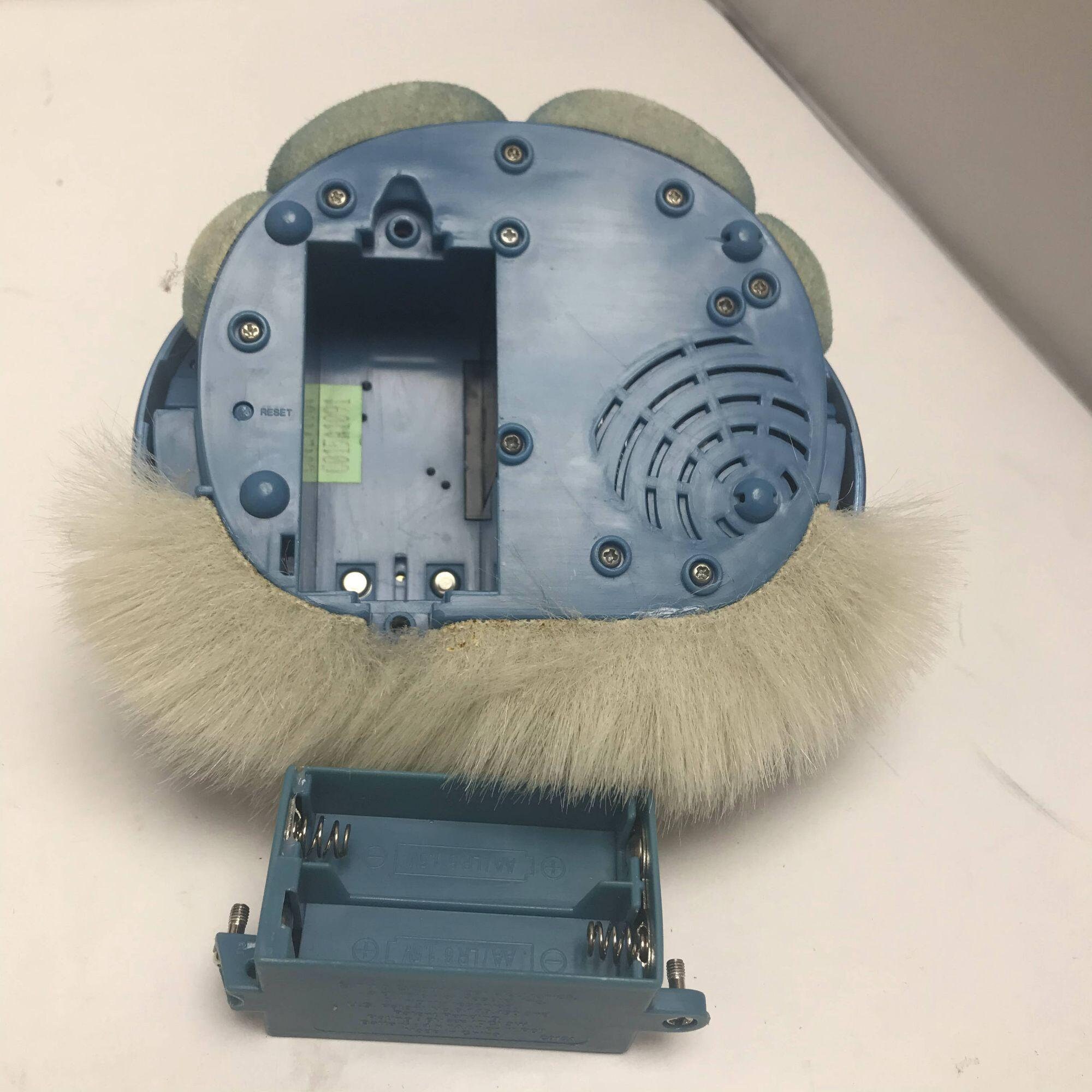 2001 Tiger Electronics Hasbro Interactive Blue Furby Clam 2001 Tiger Electronics Hasbro Interactive Blue Furby Clam