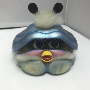 2001 Tiger Electronics Hasbro Interactive Blue Furby Clam Shelby Electronic Pet Toy