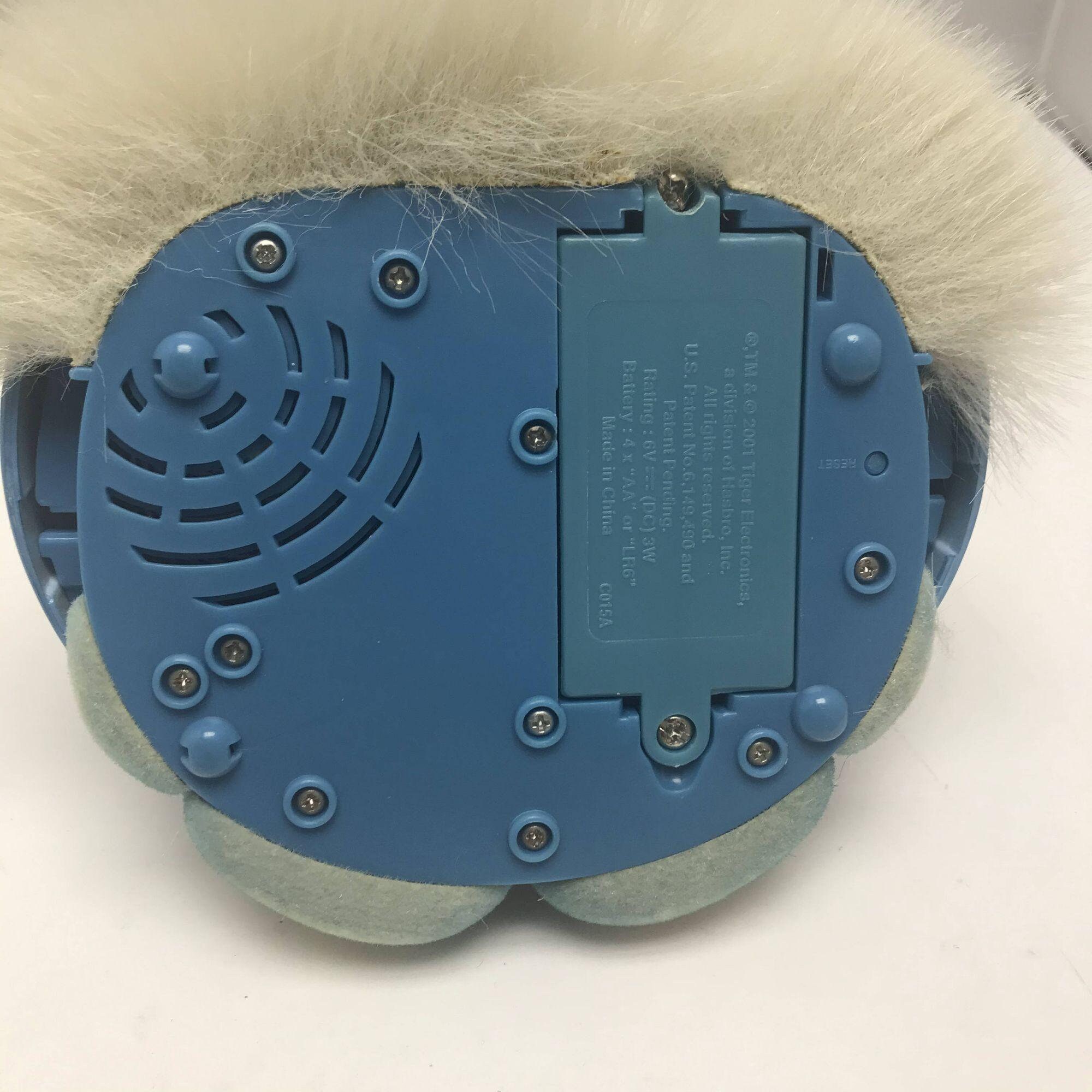 2001 Tiger Electronics Hasbro Interactive Blue Furby Clam 2001 Tiger Electronics Hasbro Interactive Blue Furby Clam