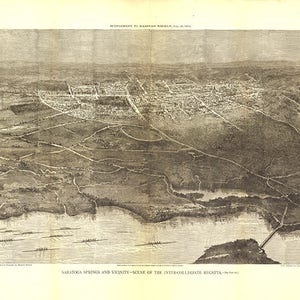 Mapa de Saratoga Springs y alrededores, Nueva York, N.Y. 1874. Mapa de reproducción a vista de pájaro vintage. Disponible en tamaños 24 x 30 y más.