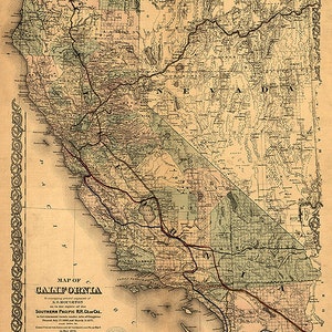 Karte von Kalifornien, einschließlich Nevada. Zeigt Relief durch Schraffen, Entwässerung, Städte und Orte, wobei die großen Eisenbahnen farblich ausgezeichnet sind.