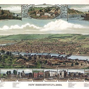 K&ouml;nnte beinhalten: Eine antike Illustration von New Brighton, Pennsylvania im Jahr 1883. Das Bild zeigt eine Vogelperspektive auf die Stadt, durch die der Allegheny River flie&szlig;t. Mehrere Geb&auml;ude und Kirchen sind zu sehen, sowie eine Br&uuml;cke, die den Fluss &uuml;berquert. Das Bild ist im Vintage-Stil gehalten, mit einer verblassten Farbpalette.