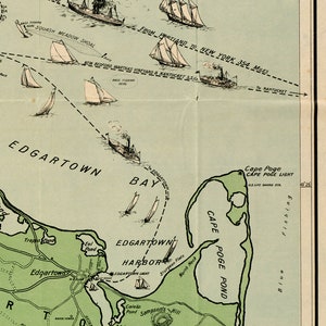 Puede incluir: Un mapa vintage de Edgartown, Massachusetts, que muestra la ubicaci&oacute;n de la bah&iacute;a de Edgartown, el puerto de Edgartown, la laguna de Cape Pogue y la colina de Sampson. El mapa tambi&eacute;n incluye el texto "De Portland a Nueva York 354 millas" y "A Nantucket".