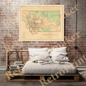 Pode incluir: Um mapa vintage do Território de Montana, impresso em 1870. O mapa mostra os condados do estado e os principais rios. O mapa é impresso em papel creme com tinta marrom e verde.