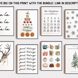 K&ouml;nnte beinhalten: Eine Sammlung von acht gerahmten Wandbildern mit Weihnachtsmotiven. Die Designs enthalten Texte wie fa la la, the christmas countdown, good tidings und merry everything sowie Illustrationen von einem Baum, Schneeflocken, einem Hirsch und Festtagsartikeln.