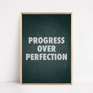 kunst aan de muur voor thuisonderwijs | vooruitgang over perfectieteken | inspirerende poster | afdrukbare muurkunst in de klas | kikiandnim | digitale afdruk afbeelding 1