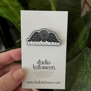 memento mori pin