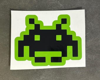 Atari Invaders Alien Pixel Decal, Retro Video Game Wall Art, Perfect for Gamers' Room Decor, Unique Gift for Gaming Enthusiasts