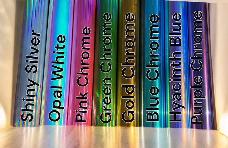 K&ouml;nnte beinhalten: Acht Rollen irisierendes Vinyl in verschiedenen Farben, darunter gl&auml;nzendes Silber, Opalwei&szlig;, Pinkchrom, Gr&uuml;nchrom, Goldchrom, Blauchrom, Hyazinthblau und Lilachrom.