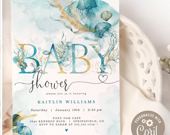 Può includere: Un invito a una festa di baby shower in acquerello blu e oro con un design di meduse e alghe. L'invito dice "Baby Shower" e include il nome "Kaitlin Williams" e la data e l'ora dell'evento. L'invito include anche la posizione dell'evento e le informazioni RSVP. L'invito è personalizzato con il testo "Personalizza con Corjl".