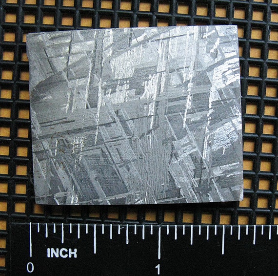 隕石 ？ Muonionalusta Meteorite もろいです。 Muonionalusta(ムオニオナルスタ) 鉄隕石 I658(大型) 1078g - 鉱物標本