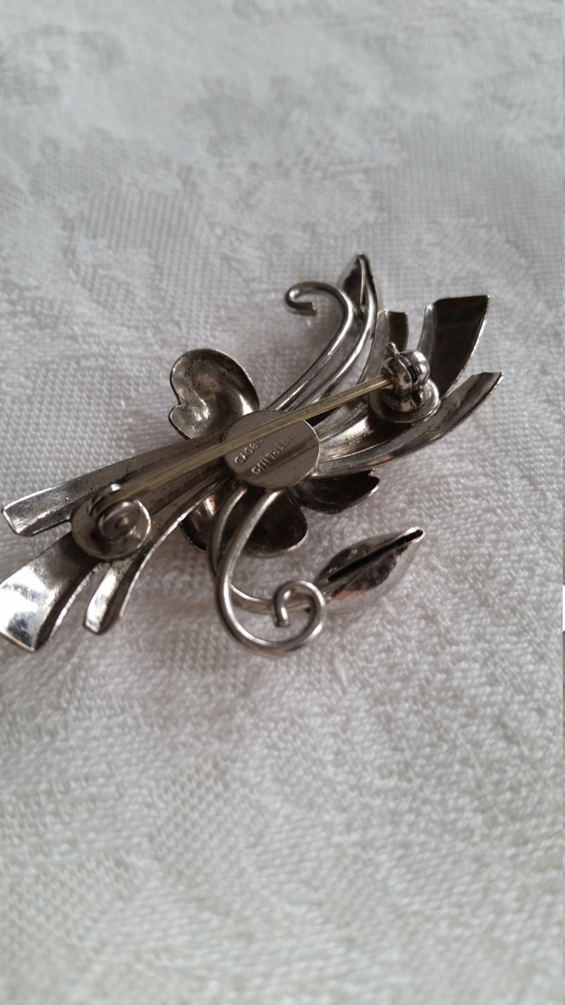 Sterling Silver Bond Boyd pin with green stone
