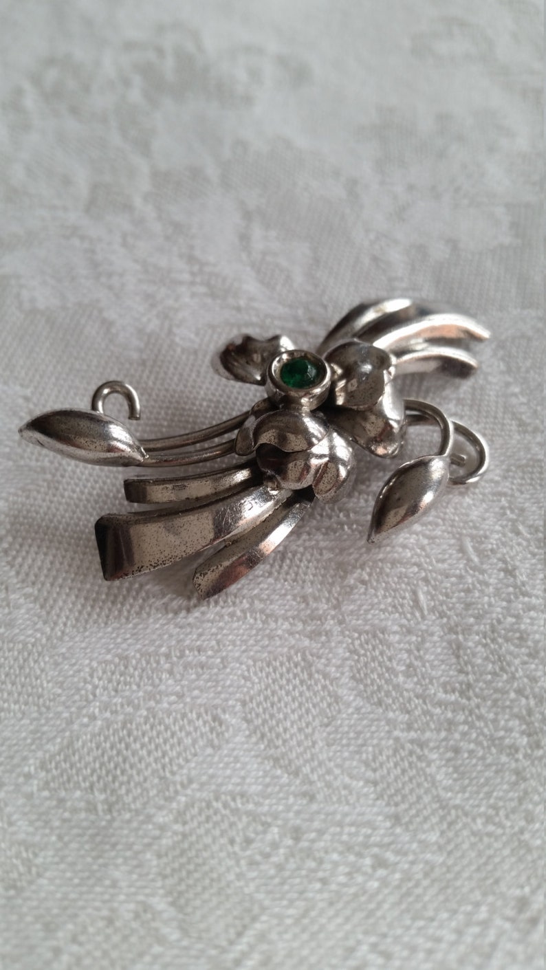 Sterling Silver Bond Boyd pin with green stone