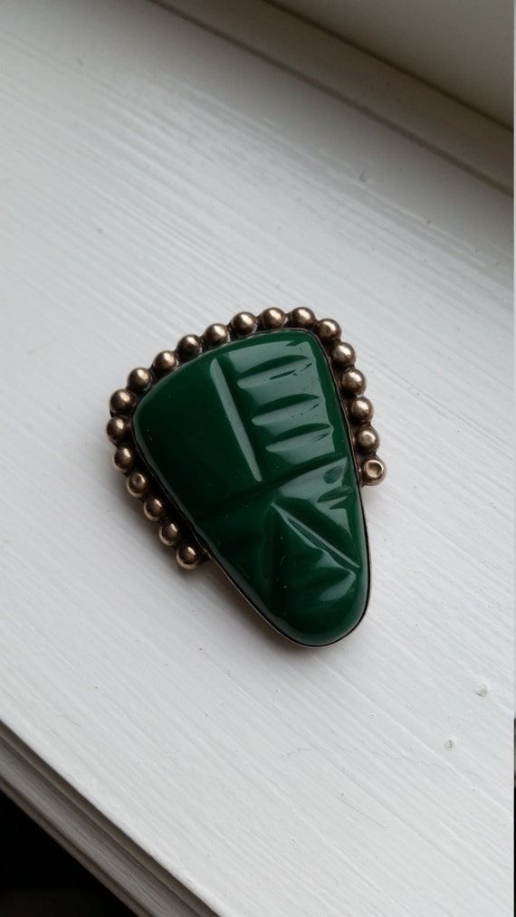 Vintage 1960s Mexican Green Onyx carved mask broo… - image 4