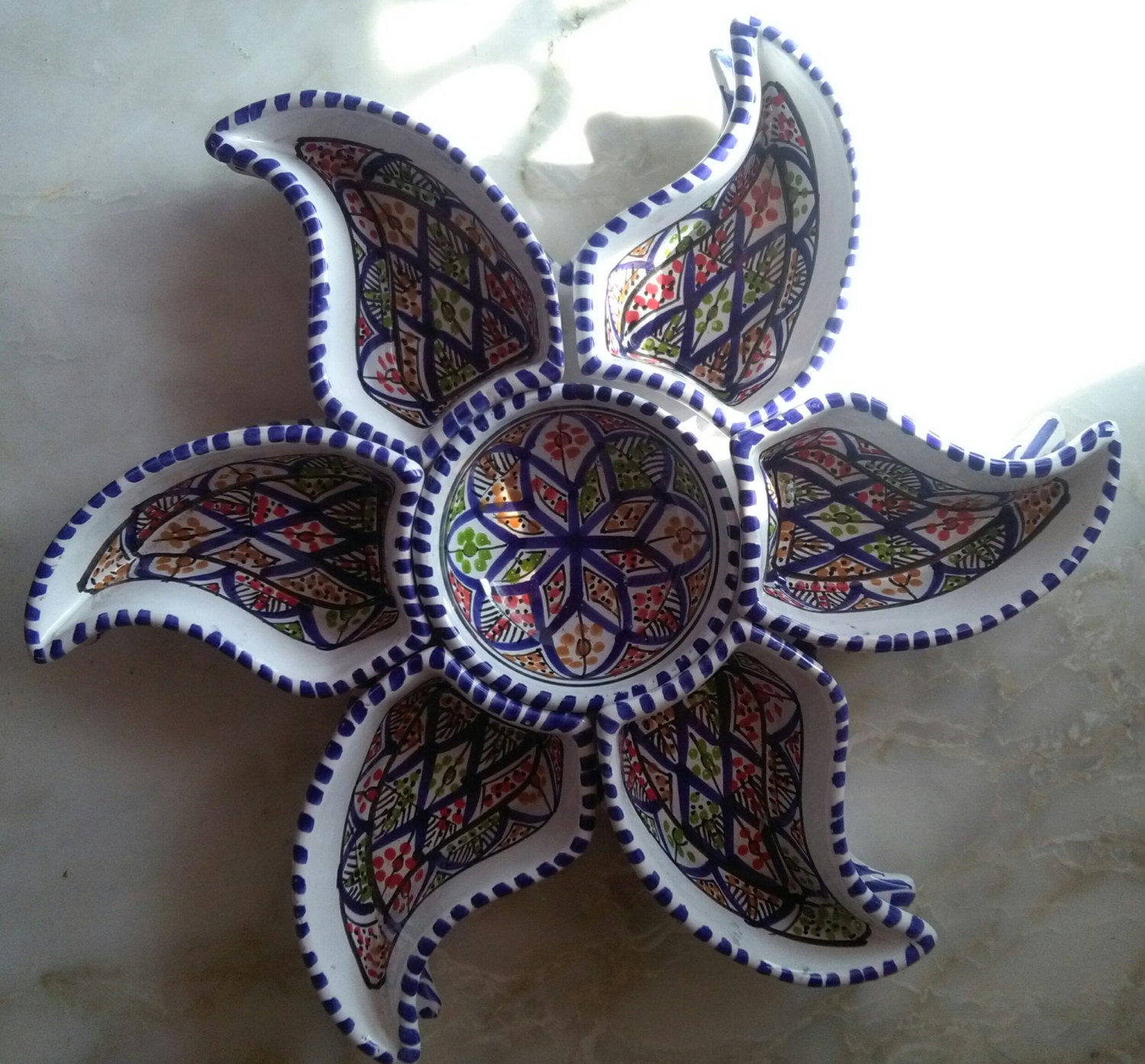 Plat Assiette Siège Mains Colorées à La Main Argile Naturelle Ceramique Bleu Cuisine Blanc Rouge Ora