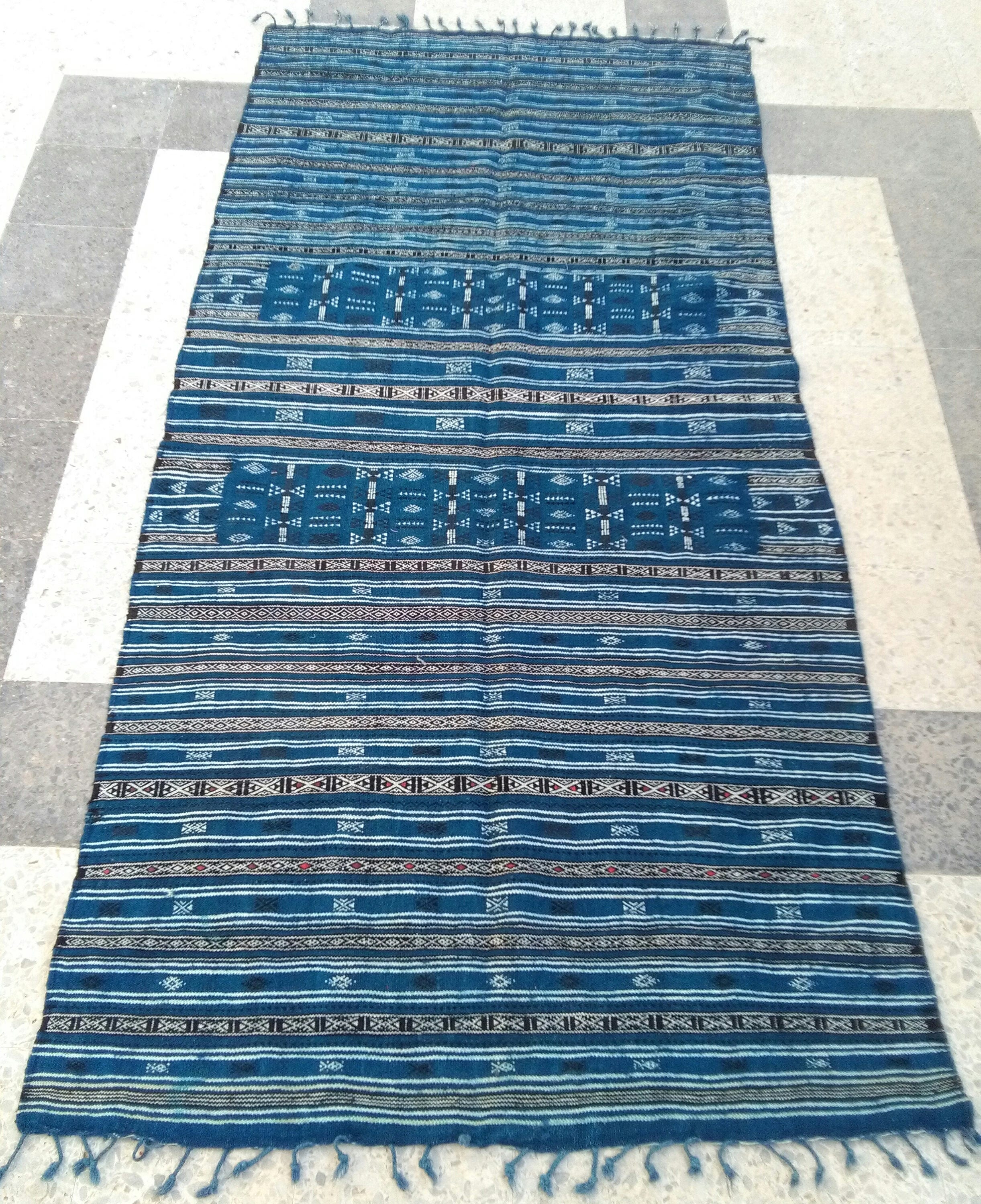 kilim bleu Noir blanc,