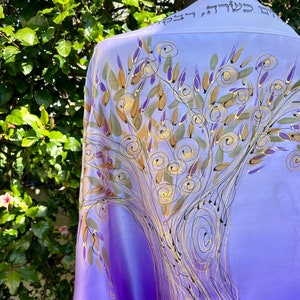 Tallit dell'albero della vita viola e lilla. Scialle da preghiera da donna in seta, spirale dorata e foglie verdi/gialle/viola, + borsa abbinata.
