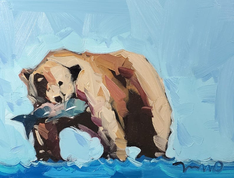 K&ouml;nnte beinhalten: &Ouml;lgem&auml;lde eines braunen B&auml;ren mit einem Fisch vor hellblauem Hintergrund. Der B&auml;r ist mit dicken Pinselstrichen gemalt, die die Textur seines Fells erfassen. Das Kunstwerk erinnert an Wildtiere und Natur.