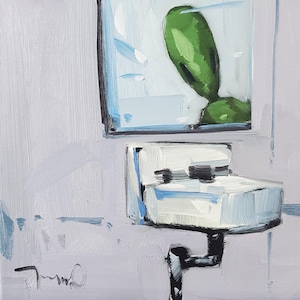 Op de afbeelding: Een abstract olieverfschilderij van een badkamerscène. Het schilderij toont een witte wastafel met zwarte armaturen en een groene cactus in een raam. Het kleurenpalet is voornamelijk wit, blauw en groen.