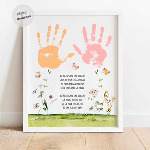 Handafdruk moeders dag kunst gedicht we groeien als afdrukbare baby handen of voet kunst bloemen voor oma moeder moeder oma cadeau ambachtelijke doe-het-zelf kaart