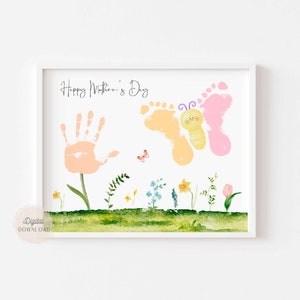 Arte con huellas de manos para el Día de la Madre, Arte con huellas de manos y pies, Arte con huellas de mariposas y flores, Arte con huellas para bebés, Tarjeta artesanal para el Día de la Madre
