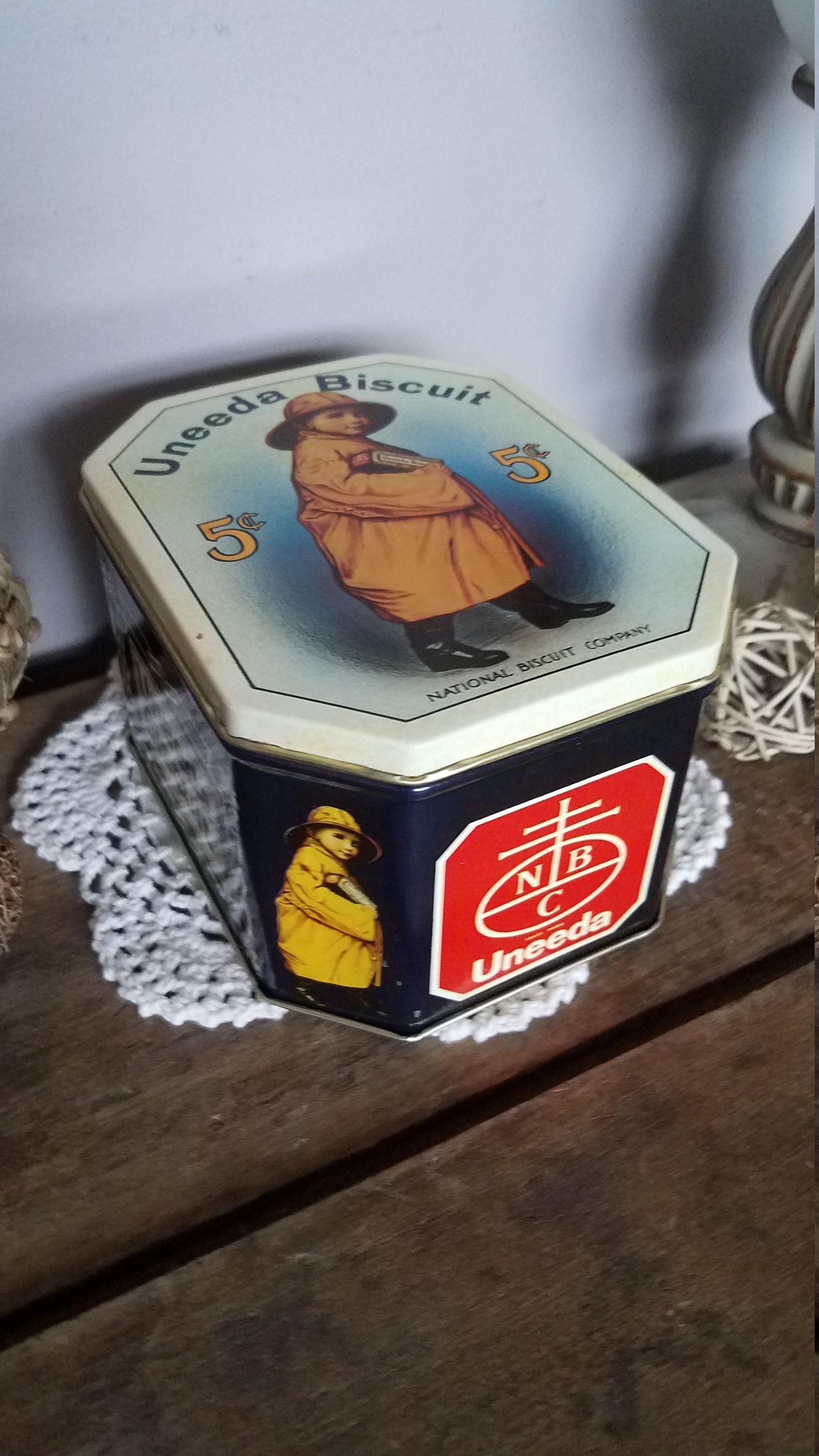 Uneeda Biscuit Tin / Vintage Bristolware Nabisco Tin / National Biscuit