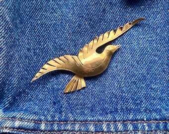 Vintage flying bird pin/brooch for hat, jacket or scarf, brass