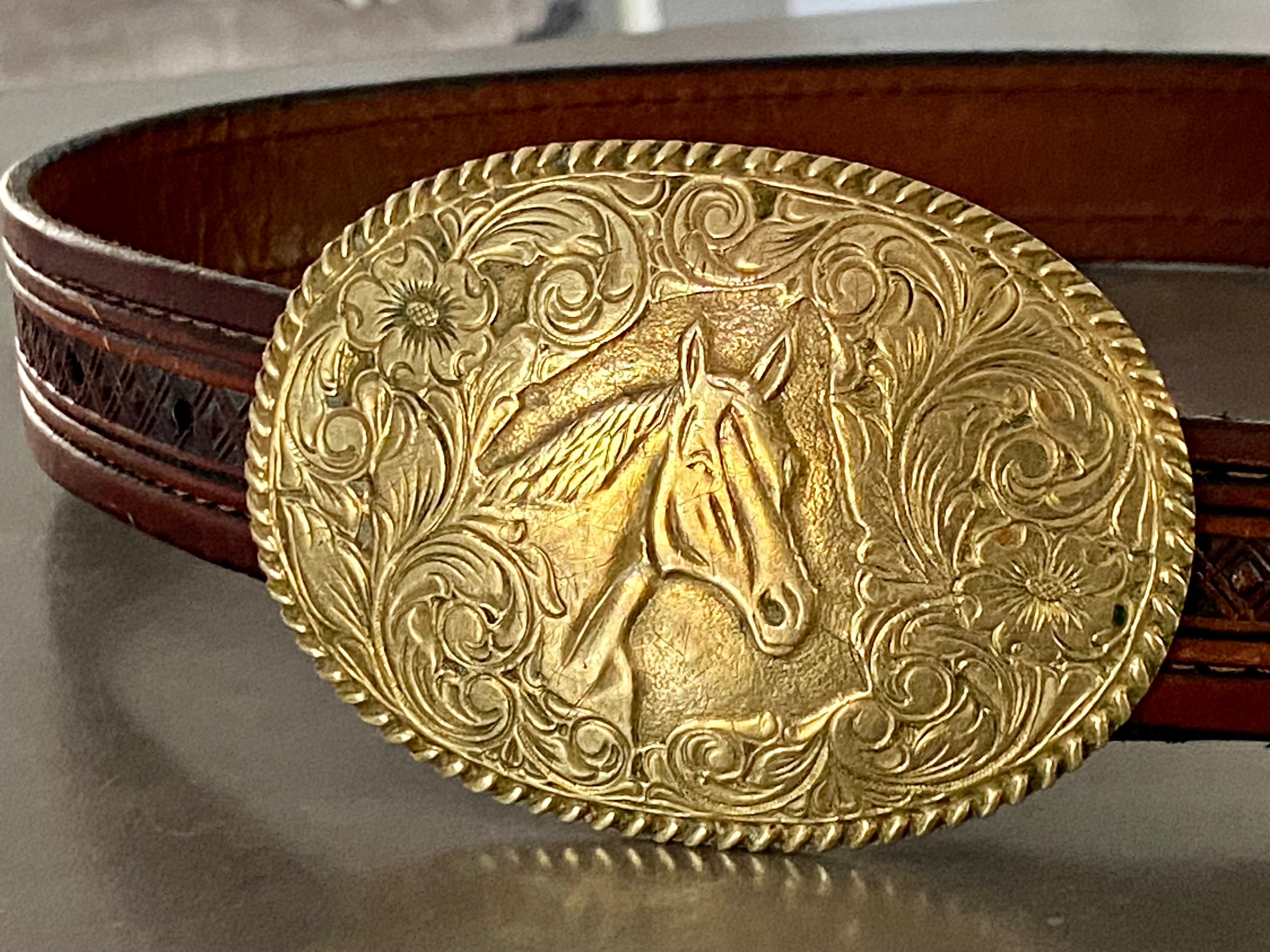 Metal Some Art Cowboy Wild West Belt Buckle Oval / Brass (Yellow)