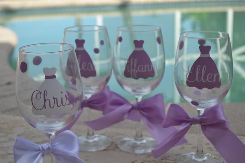 Maid of Honor gift Personalized Maid of Honor wine glass,Bridal Wine Glass,Engagement glass,Cute engagement gift Wedding party wine glass