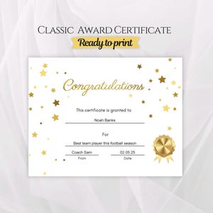 Könnte beinhalten: Eine weiße Urkunde mit goldenen Sternen, dem Text "Congratulations", "This certificate is granted to", "Noah Banks", "For", "Best team player this football season", "Coach Sam", "From", "02.05.25", "Date" und einem goldenen Siegel.