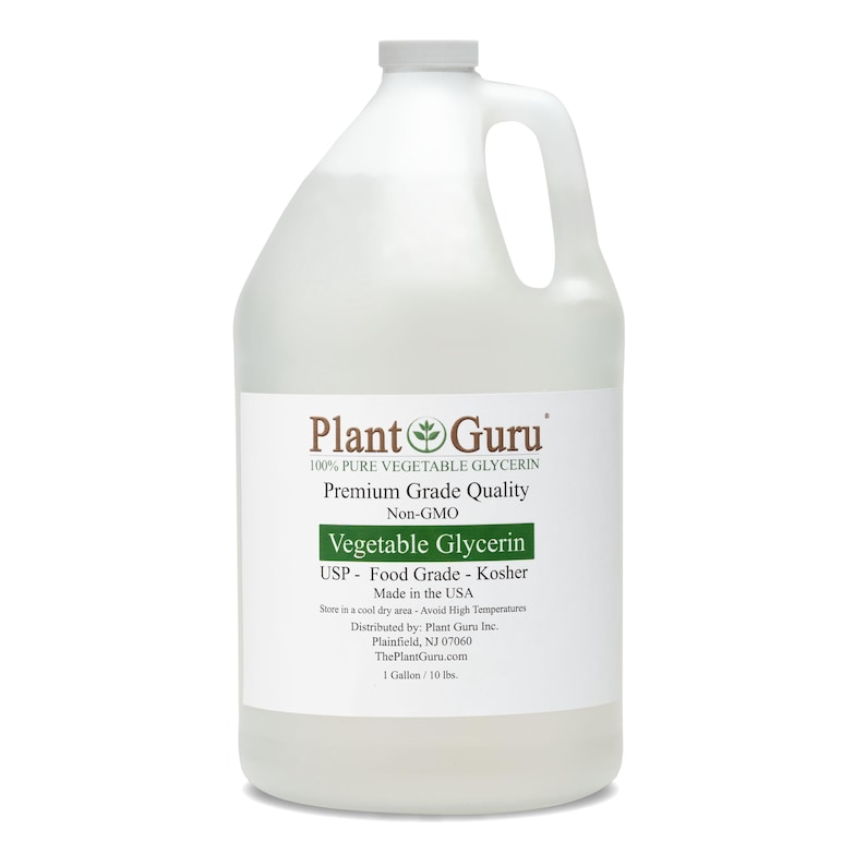 Puede incluir: Una garrafa de pl&aacute;stico transl&uacute;cido de un gal&oacute;n con glicerina vegetal 100% pura de Plant Guru. La etiqueta blanca incluye el texto: Plant Guru, Premium Grade Quality, Non-GMO, Vegetable Glycerin, USP - Food Grade - Kosher, Made in the USA, 1 Gallon / 10 lbs.