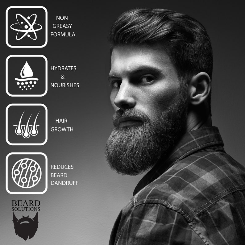 K&ouml;nnte beinhalten: Schwarz-Wei&szlig;-Bild eines Mannes mit Vollbart, das "BEARD SOLUTIONS" bewirbt. Text hebt Vorteile hervor: nicht fettende Formel, hydratisiert und pflegt, Haarwuchs und reduziert Bartschuppen. Der Mann tr&auml;gt ein kariertes Hemd.