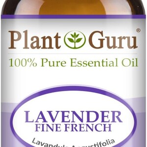 Puede incluir: Botella de vidrio marr&oacute;n de aceite esencial Plant Guru Lavanda Fine French. La etiqueta incluye el texto "100% Pure Essential Oil", "Lavandula Angustifolia" y "2 fl oz."