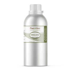 Puede incluir: Un gran recipiente met&aacute;lico plateado de aceite esencial de or&eacute;gano. La etiqueta dice "Plant Guru 100% Pure Essential Oil OREGANO". El recipiente contiene 1,65 litros de aceite de grado terap&eacute;utico. El recipiente tiene una tapa blanca.