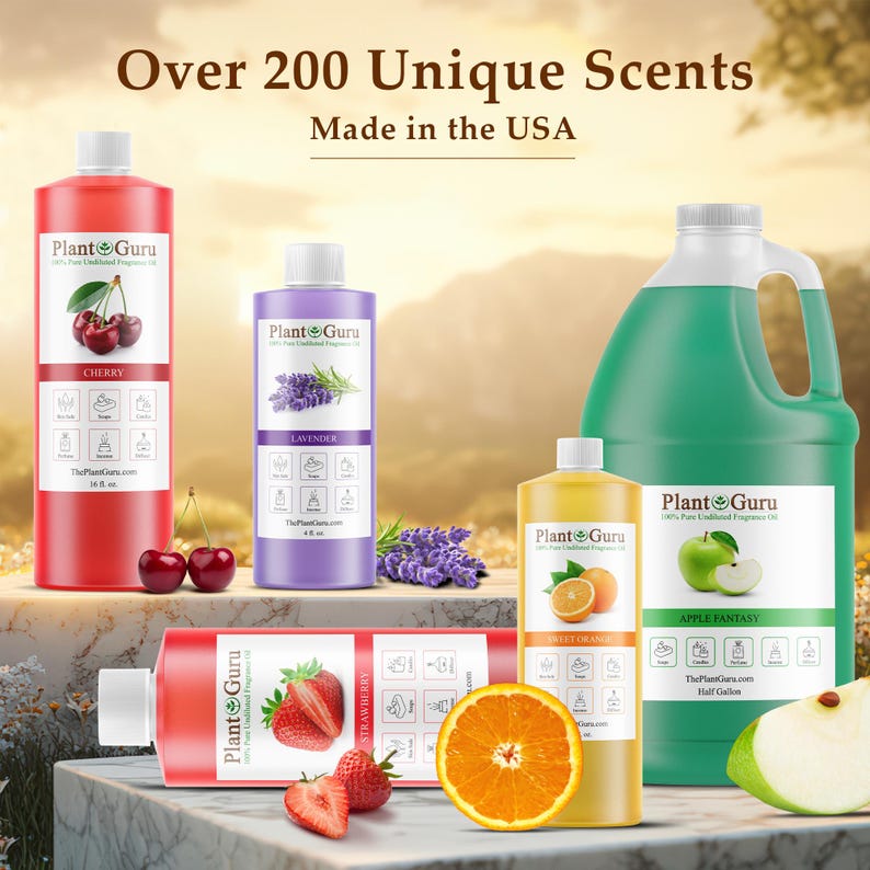 K&ouml;nnte beinhalten: F&uuml;nf Kunststoffflaschen mit Plant Guru Duft&ouml;l in verschiedenen Gr&ouml;&szlig;en und Farben, darunter Kirsche, Lavendel, Orange und Apfel, mit Etiketten, die Fruchtbilder und den Text Over 200 Unique Scents sowie Made in the USA zeigen.
