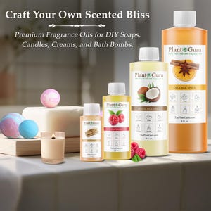K&ouml;nnte beinhalten: Drei Flaschen Plant Guru Duft&ouml;le in den Gr&ouml;&szlig;en 30 ml, 120 ml und 240 ml mit den Etiketten Palo Santo, Raspberry, White Coconut und Orange Spice. Eine kleine brennende Kerze, zwei Badebomben und ein St&uuml;ck Seife stehen auf einer wei&szlig;en Fliesenfl&auml;che.