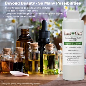 Puede incluir: Un frasco de pl&aacute;stico blanco de glicerina vegetal Plant Guru con una etiqueta que indica 8 fl. oz. / Net Weight 11.5 oz. El frasco est&aacute; rodeado por varias botellas peque&ntilde;as de vidrio llenas de l&iacute;quidos &aacute;mbar y transparentes con tapones de corcho.