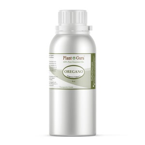 Puede incluir: Una botella de metal plateado de aceite esencial de or&eacute;gano. La etiqueta dice "Plant Guru 100% Pure Essential Oils OREGANO" y "8 oz." La botella tiene una tapa blanca y una etiqueta verde y blanca.