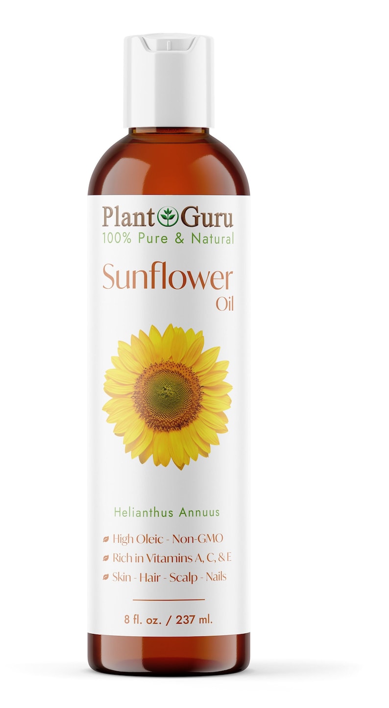 K&ouml;nnte beinhalten: Eine braune Glasflasche mit wei&szlig;em Verschluss, beschriftet mit "Plant Guru 100% Rein & Nat&uuml;rlich Sonnenblumen&ouml;l". Die Flasche zeigt eine Sonnenblume und listet den botanischen Namen "Helianthus Annuus" auf. Au&szlig;erdem wird angegeben, dass das &Ouml;l hoch oleins&auml;urehaltig, nicht gentechnisch ver&auml;ndert, reich an Vitamin A, C und E ist und f&uuml;r Haut, Haare, Kopfhaut und N&auml;gel geeignet ist. Die Flasche enth&auml;lt 237 ml.