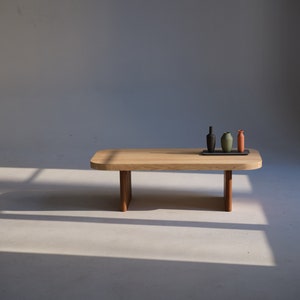 Stolik kawowy Ash & Walnut - skandynawski design w stylu Mid-Century Modern do współczesnych salonów