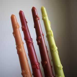 Beeswax Taper Candles with Bee Pattern – Elegant Dinner Candles – Natural Handcrafted Gift, Patterned bee candles