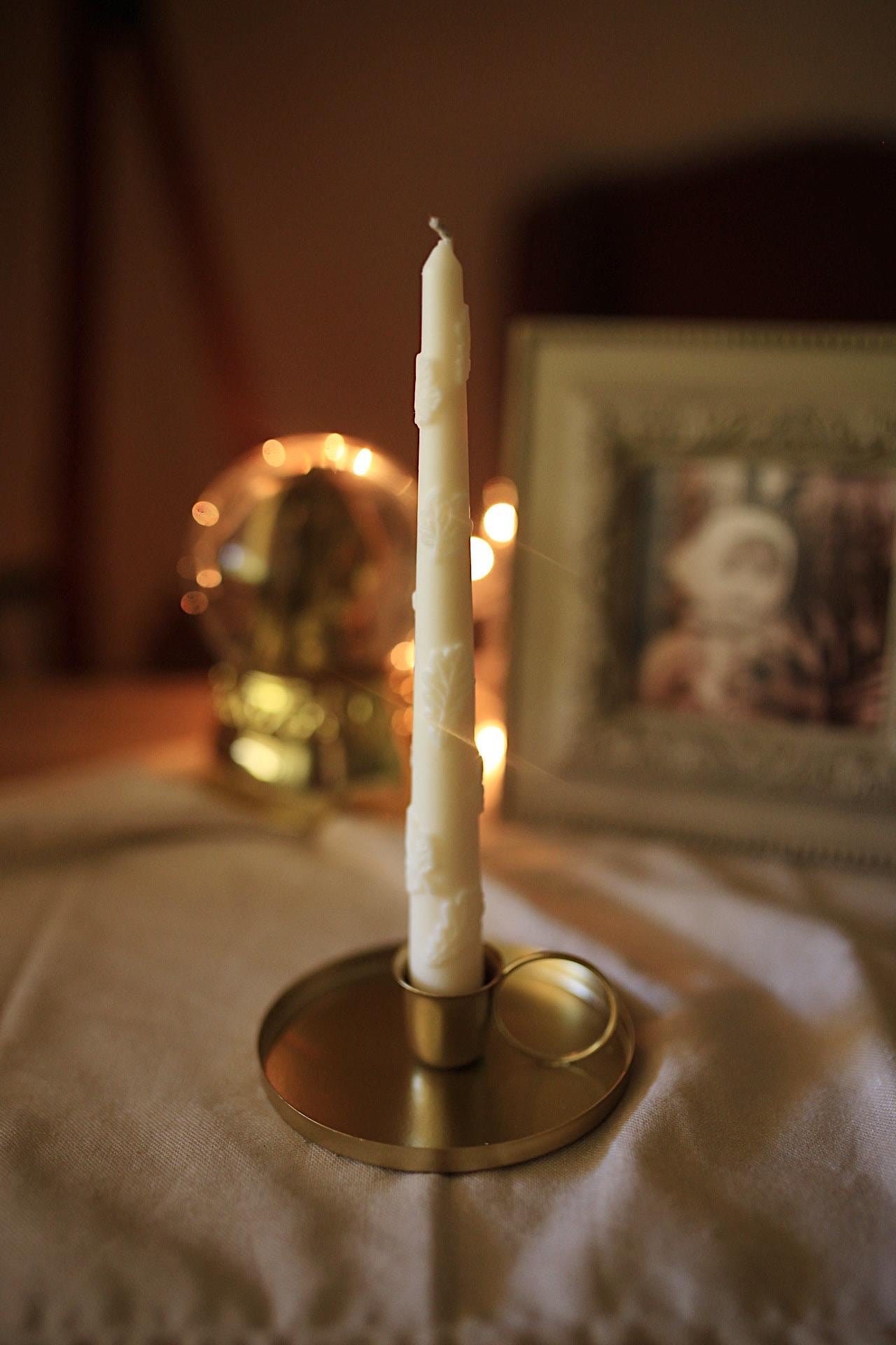 Decorative Beeswax Taper Candle 2